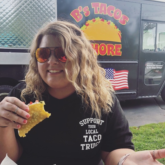 Hello Poshers! - Picture 1 of 8